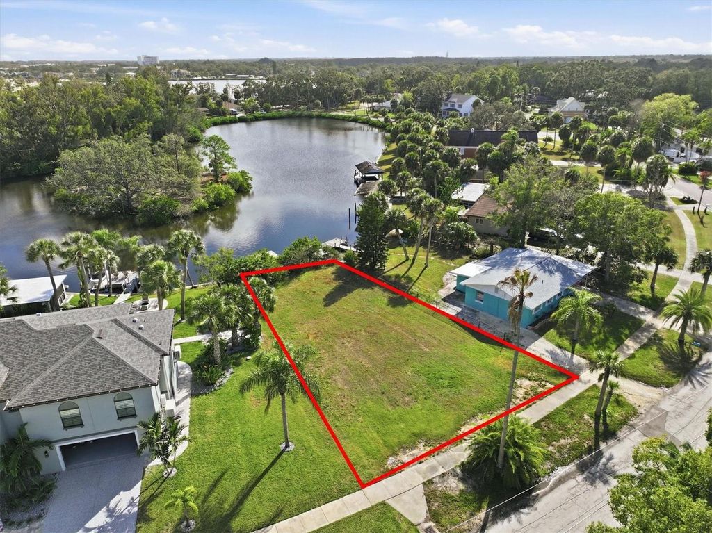 Image 7 of property listing at 56 INNESS DRIVE, Tarpon Springs, FL 34689