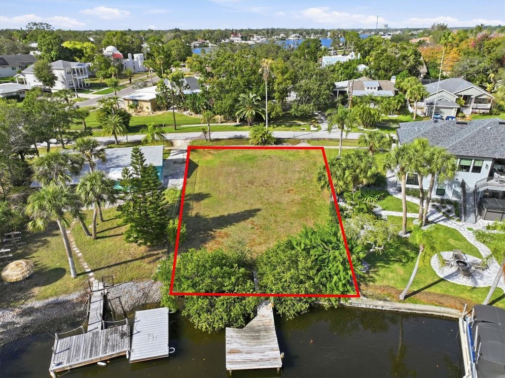 Image 8 of property listing at 56 INNESS DRIVE, Tarpon Springs, FL 34689