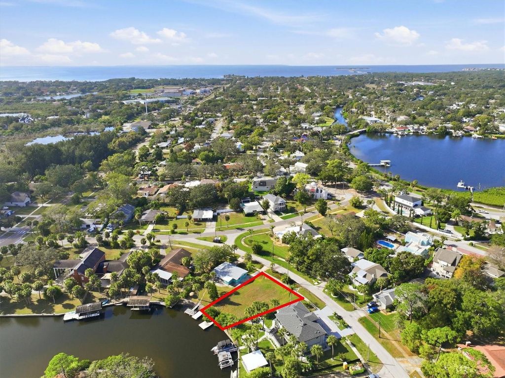 Image 9 of property listing at 56 INNESS DRIVE, Tarpon Springs, FL 34689