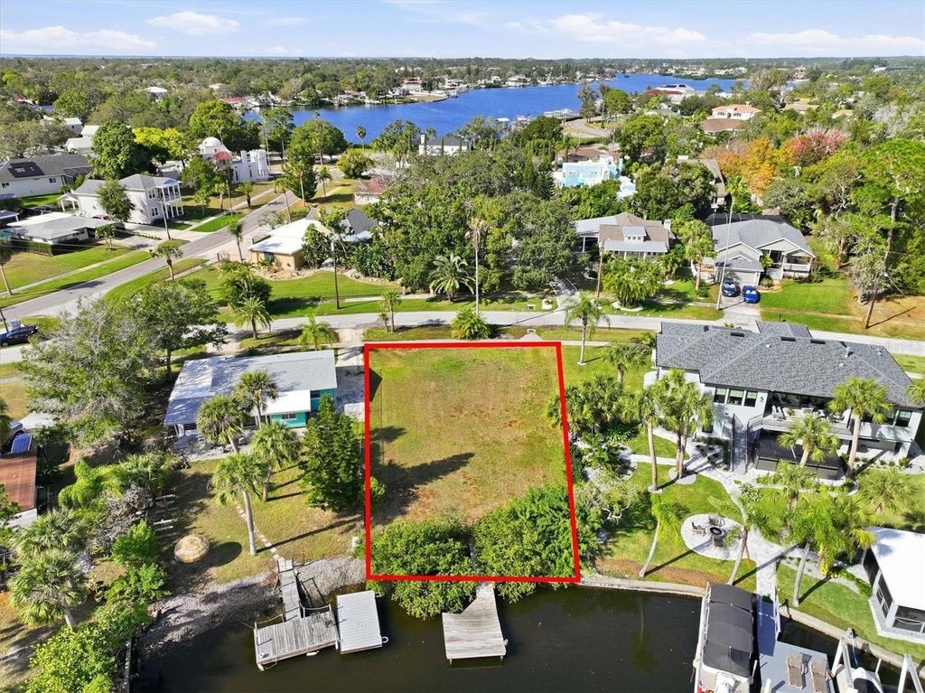 Image 10 of property listing at 56 INNESS DRIVE, Tarpon Springs, FL 34689