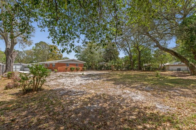 17 Azalea Drive, Mary Esther, FL 32569