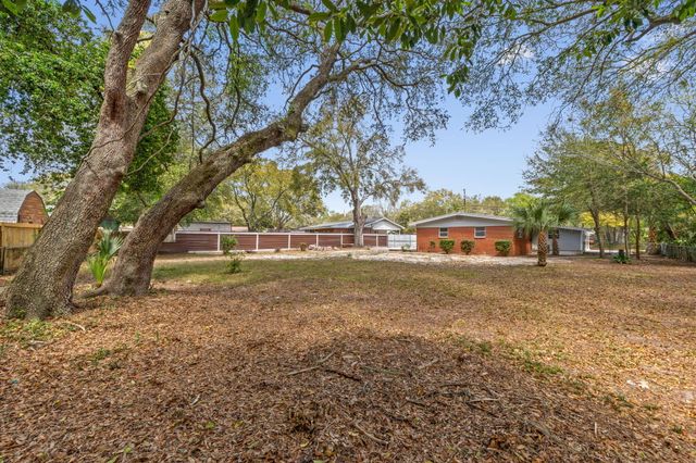 17 Azalea Drive, Mary Esther, FL 32569