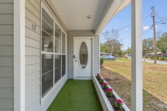 17 Azalea Drive, Mary Esther, FL 32569