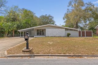 17 Azalea Drive, Mary Esther, FL 32569