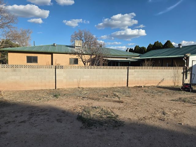 411 N Rubennie Place NW, Albuquerque, NM 87114