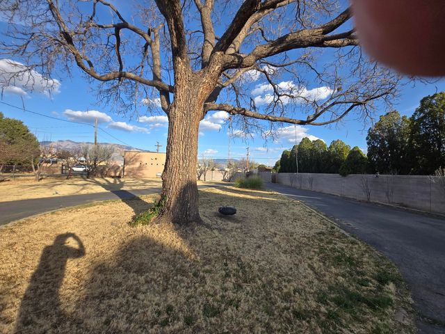 411 N Rubennie Place NW, Albuquerque, NM 87114