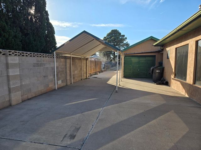 411 N Rubennie Place NW, Albuquerque, NM 87114