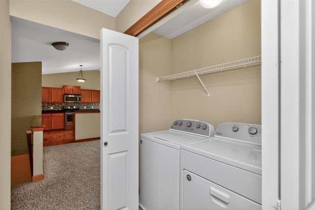 16219 Monroe Court, Urbandale, IA 50323
