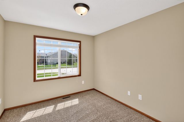 16219 Monroe Court, Urbandale, IA 50323