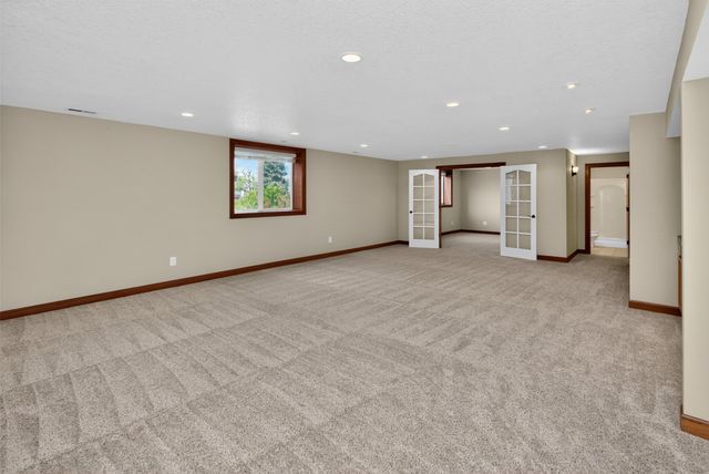 16219 Monroe Court, Urbandale, IA 50323