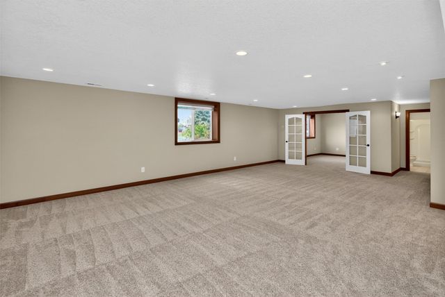 16219 Monroe Court, Urbandale, IA 50323