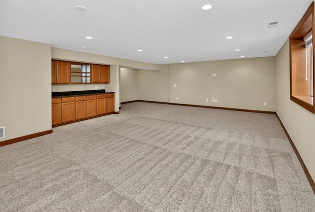 16219 Monroe Court, Urbandale, IA 50323