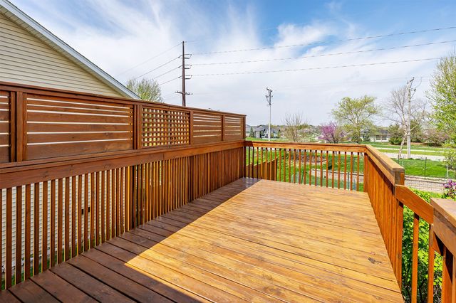 16219 Monroe Court, Urbandale, IA 50323