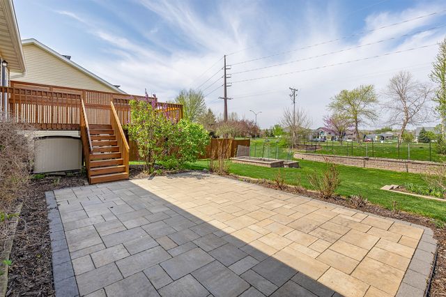 16219 Monroe Court, Urbandale, IA 50323