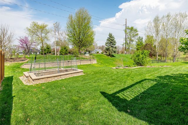 16219 Monroe Court, Urbandale, IA 50323