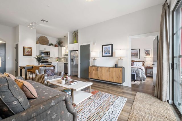 1900 12th Ave S Apt 513, Nashville, TN 37203