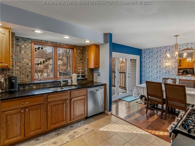 1021 Forest Road, Charleston, WV 25314