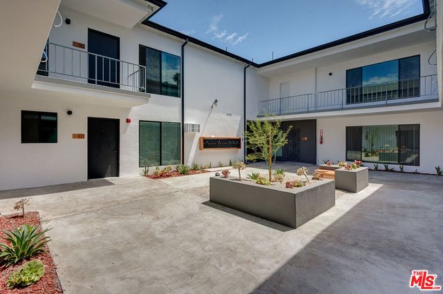 2827 S La Brea Avenue 3, Los Angeles, CA 90016