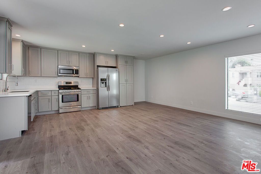 2827 S La Brea Avenue 3, Los Angeles, CA 90016