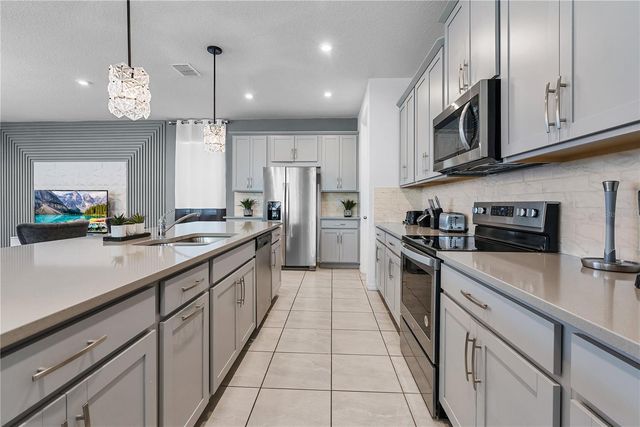 8915 TROPICAL HAVEN COURT, Kissimmee, FL 34747