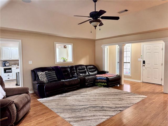 909 S Tulsa Avenue, Russellville, AR 72801
