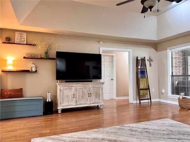 909 S Tulsa Avenue, Russellville, AR 72801