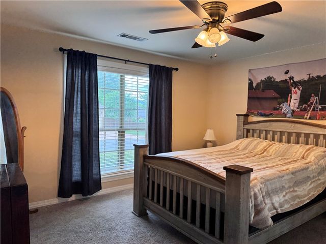 909 S Tulsa Avenue, Russellville, AR 72801