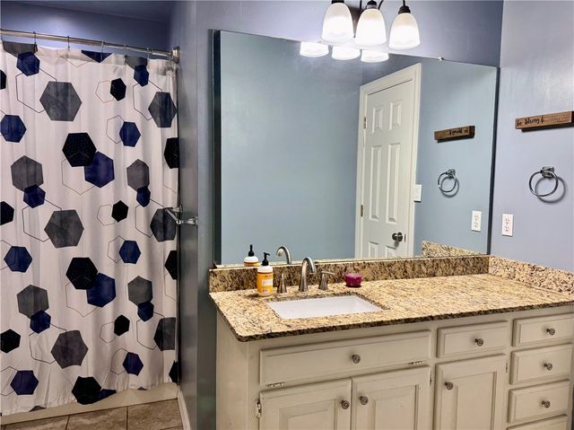 909 S Tulsa Avenue, Russellville, AR 72801