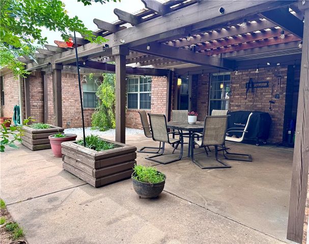909 S Tulsa Avenue, Russellville, AR 72801