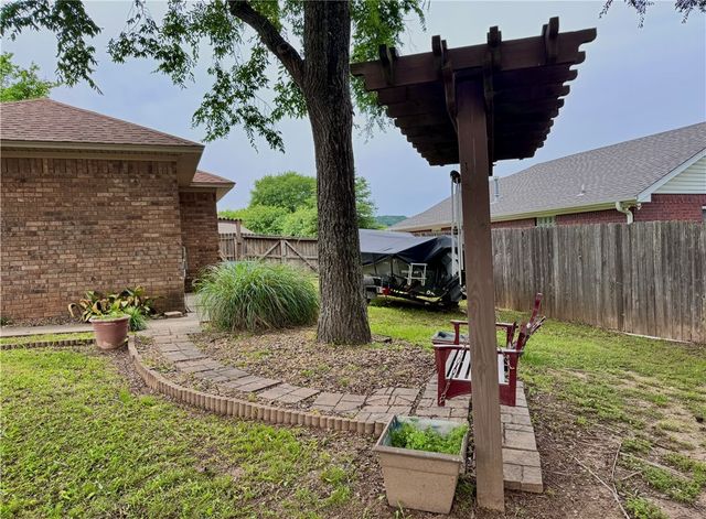 909 S Tulsa Avenue, Russellville, AR 72801