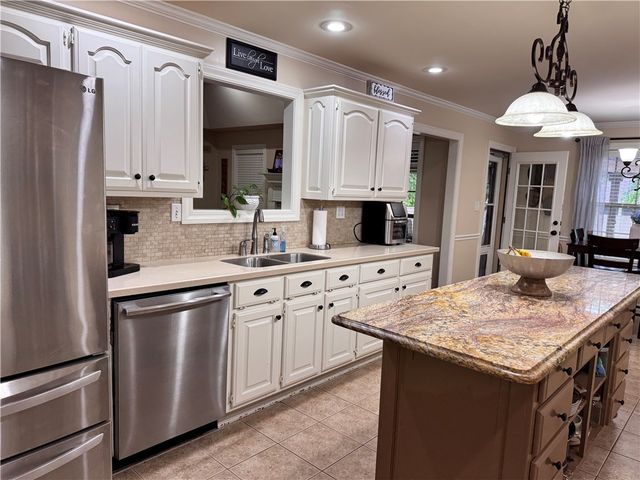 909 S Tulsa Avenue, Russellville, AR 72801