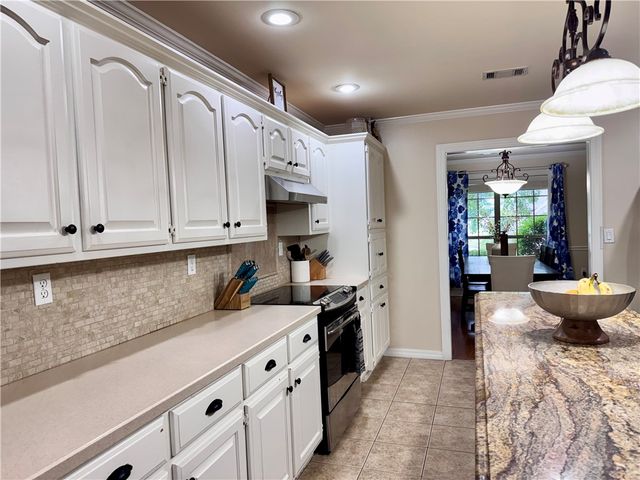 909 S Tulsa Avenue, Russellville, AR 72801