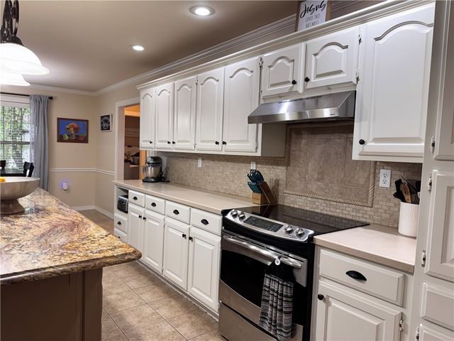 909 S Tulsa Avenue, Russellville, AR 72801