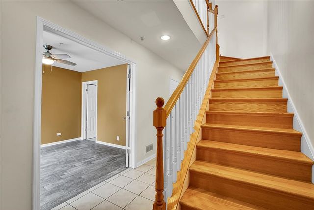 8900 31st Street 18, Brookfield, IL 60513