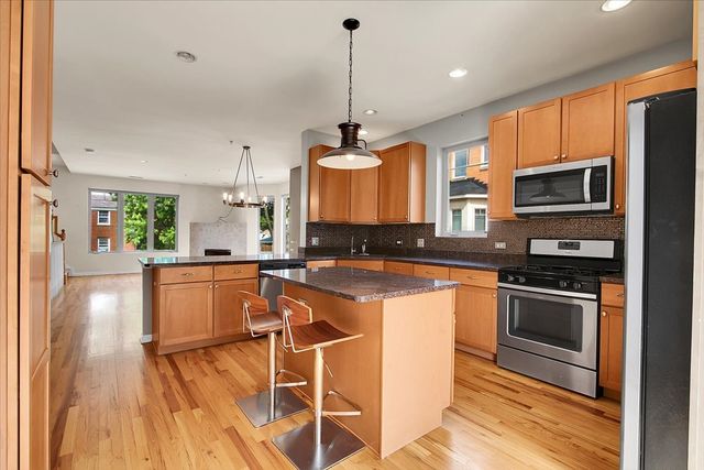 8900 31st Street 18, Brookfield, IL 60513