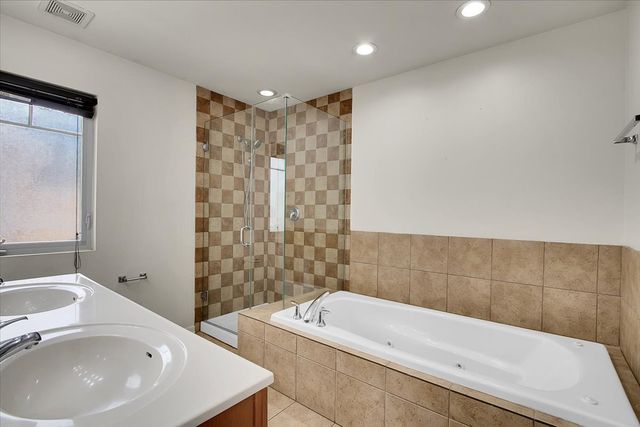 8900 31st Street 18, Brookfield, IL 60513