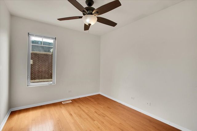 8900 31st Street 18, Brookfield, IL 60513