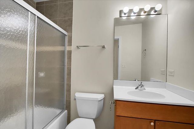 8900 31st Street 18, Brookfield, IL 60513