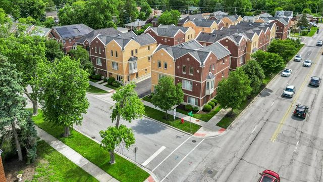 8900 31st Street 18, Brookfield, IL 60513