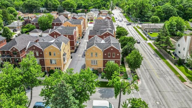 8900 31st Street 18, Brookfield, IL 60513