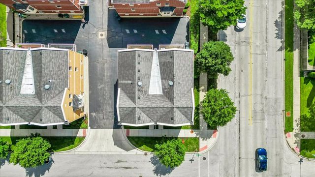 8900 31st Street 18, Brookfield, IL 60513
