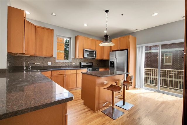 8900 31st Street 18, Brookfield, IL 60513