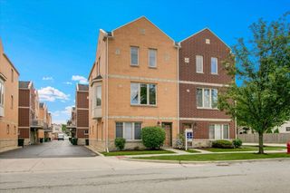 8900 31st Street 18, Brookfield, IL 60513