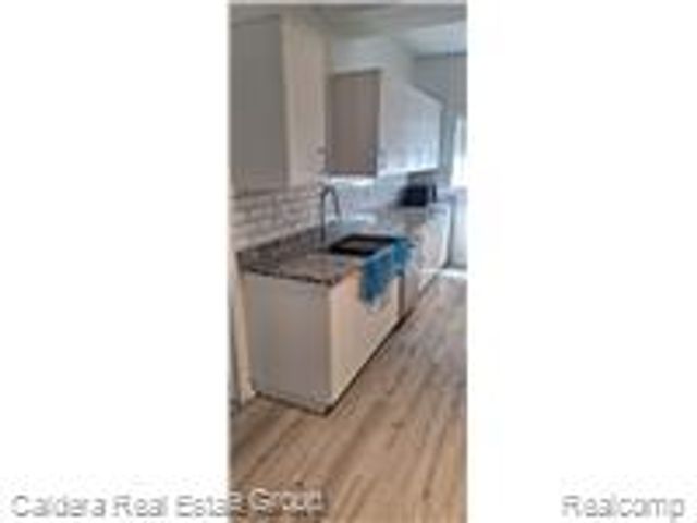 27 Henry Clay, Pontiac, MI 48341