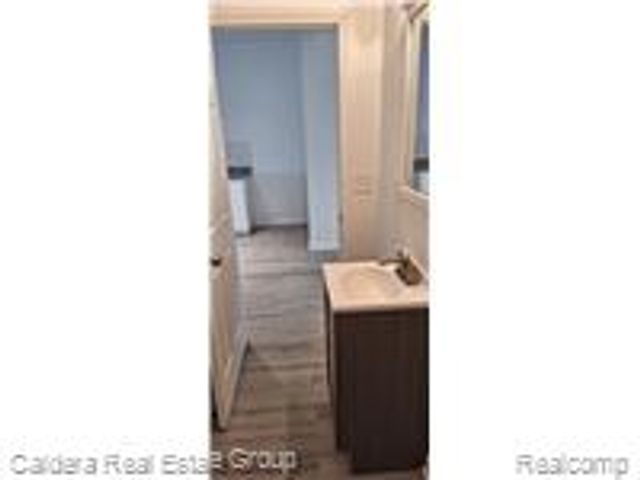 27 Henry Clay, Pontiac, MI 48341