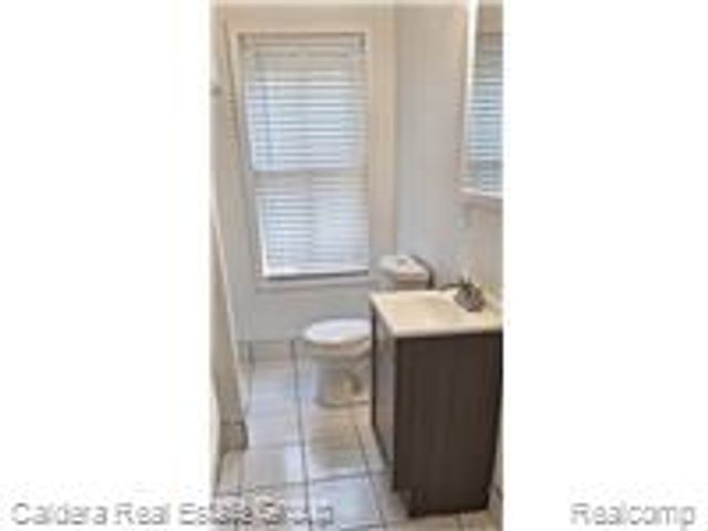 27 Henry Clay, Pontiac, MI 48341