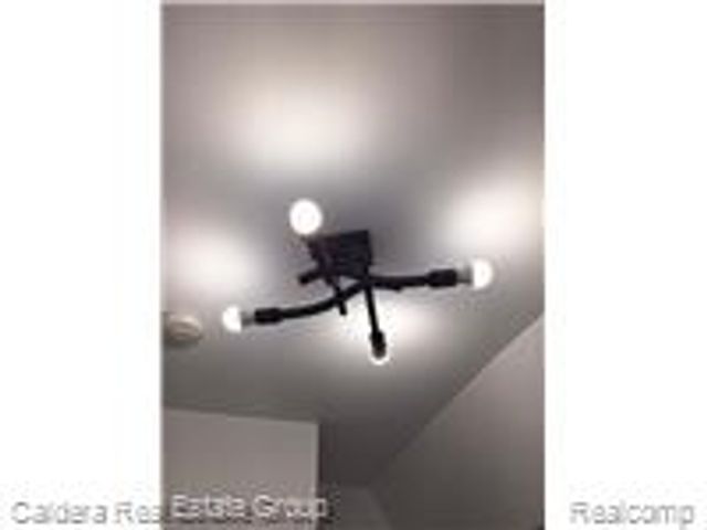 27 Henry Clay, Pontiac, MI 48341