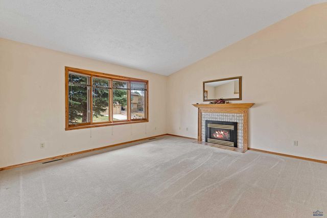 3804 PARKRIDGE DR, Rapid City, SD 57702