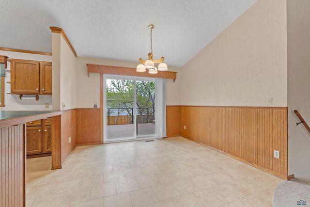 3804 PARKRIDGE DR, Rapid City, SD 57702
