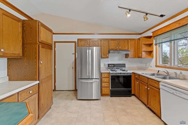 3804 PARKRIDGE DR, Rapid City, SD 57702